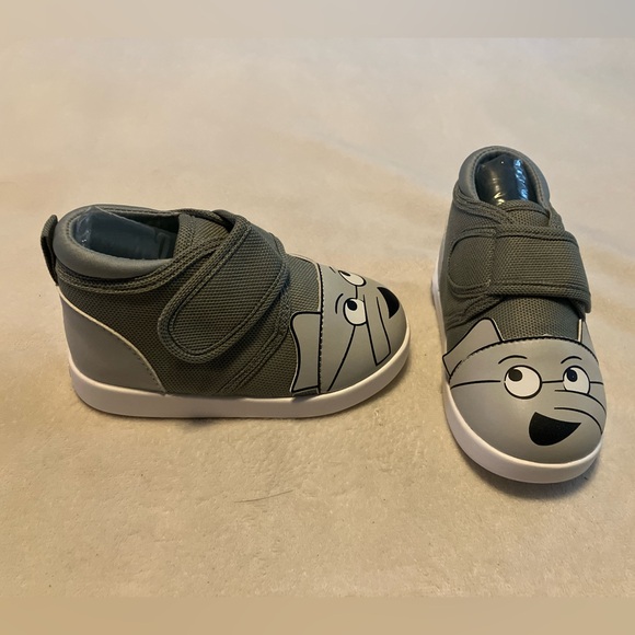 Ikiki squeaker Kids Shoes with Elephant Design - Picture 1 of 5
